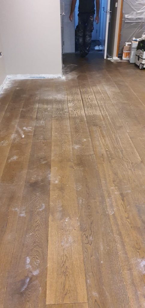 hardwood floor in bad conditon