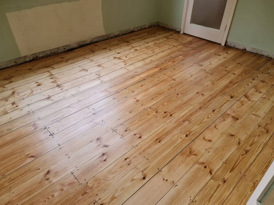 Reliable Floor Sanding in Horsham (RH12, RH13) – Fully Insured and Dust-Free